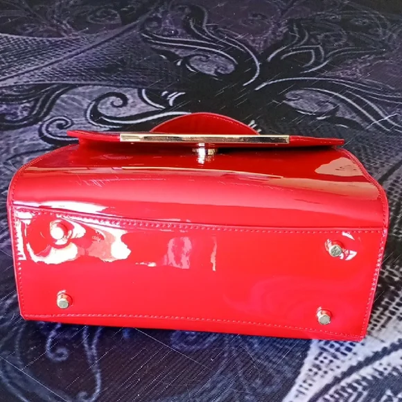 Red Glossy Handbag-Pin-up - Picture 3 of 10